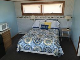 East Harbour Motel and Cottages