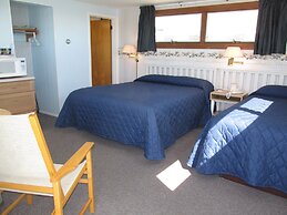 East Harbour Motel and Cottages