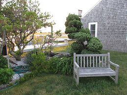 East Harbour Motel and Cottages