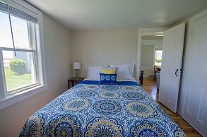 East Harbour Motel and Cottages