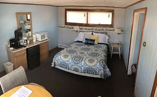 East Harbour Motel and Cottages