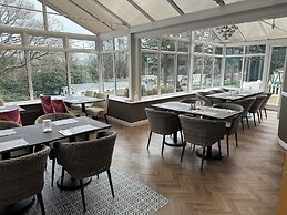 Lyons Woodlands Hall Hotel