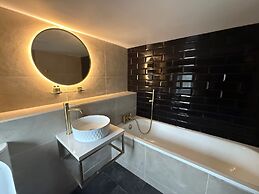 Lyons Woodlands Hall Hotel