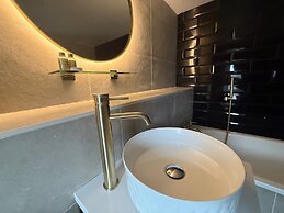 Lyons Woodlands Hall Hotel