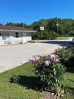 Mindemoya Motel
