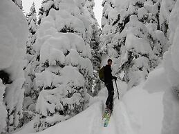 Belle Neige Suites- Whistler