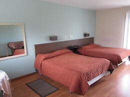 Baybreeze Restaurant and Motel