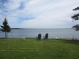 Baybreeze Restaurant and Motel