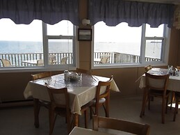 Baybreeze Restaurant and Motel