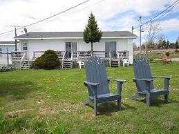Baybreeze Restaurant and Motel