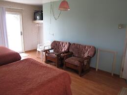 Baybreeze Restaurant and Motel