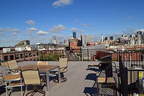 Seaport Signal Building by Vacasa