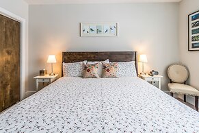 Seaport Signal Building by Vacasa