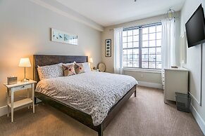 Seaport Signal Building by Vacasa