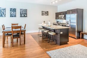 Seaport Signal Building by Vacasa