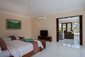 Peninsula Bay Resort