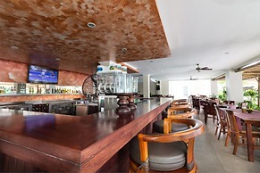 Peninsula Bay Resort