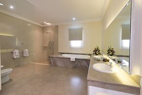 Peninsula Bay Resort