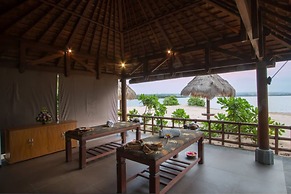 Peninsula Bay Resort