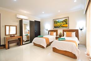 Peninsula Bay Resort