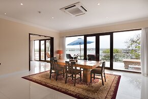 Peninsula Bay Resort