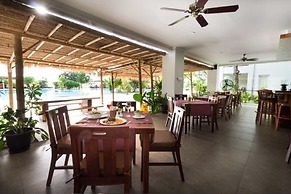 Peninsula Bay Resort