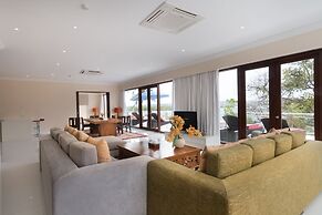 Peninsula Bay Resort