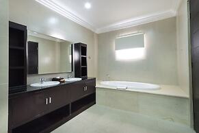 Peninsula Bay Resort