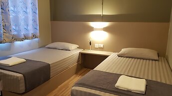 Baan Chanasongkram - Hostel