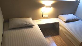 Baan Chanasongkram - Hostel