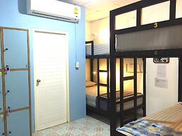 Baan Chanasongkram - Hostel