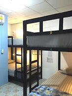 Baan Chanasongkram - Hostel