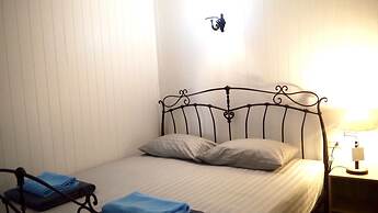 Baan Chanasongkram - Hostel