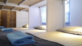 Baan Chanasongkram - Hostel