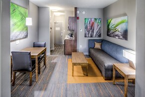 Holiday Inn Express & Suites Cleveland West - Westlake by IHG
