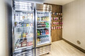 Holiday Inn Express & Suites Cleveland West - Westlake by IHG