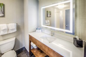 Holiday Inn Express & Suites Cleveland West - Westlake by IHG
