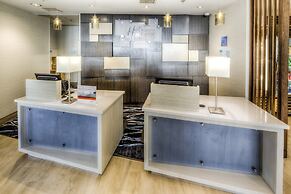 Holiday Inn Express & Suites Cleveland West - Westlake by IHG