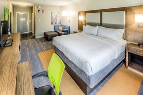 Holiday Inn Express & Suites Cleveland West - Westlake by IHG