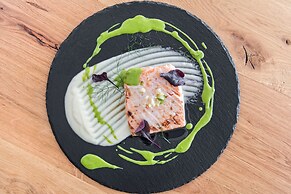 Skyfall Suites - Adults Only