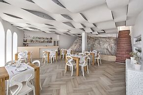 Skyfall Suites - Adults Only