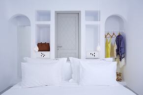 Skyfall Suites - Adults Only