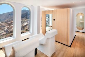 Skyfall Suites - Adults Only