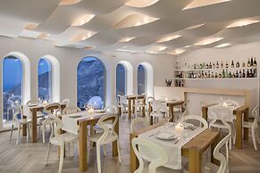 Skyfall Suites - Adults Only