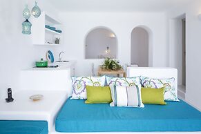 Skyfall Suites - Adults Only