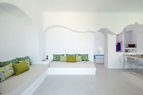 Skyfall Suites - Adults Only