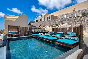 Skyfall Suites - Adults Only