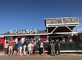 Parkside Cottages and Suites