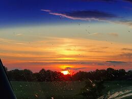 River Country Motor Lodge