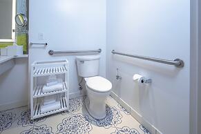 Universal's Loews Sapphire Falls Resort